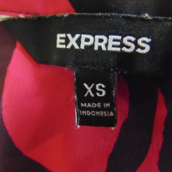 *181 Express Ruffled Collar Fitted Tank - Picture 6 of 7